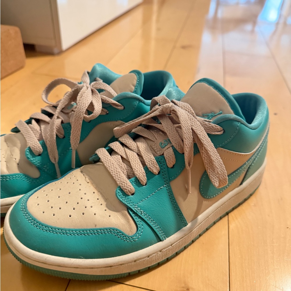 Nike Jordan Womens Teal Sneakers
